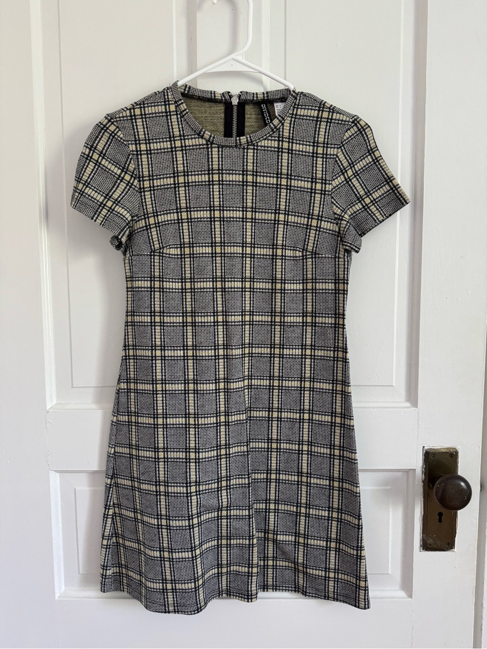 Divided Plaid Short-Sleeve Shift Dress in Black and Cream
